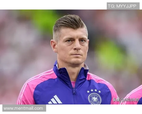 克罗斯在足球历史上的影响力与成就探讨:从天才少年到世界级中场巨星 克罗斯在足球历史上的影响力与成就探讨:从天才少年到世界级中场巨星