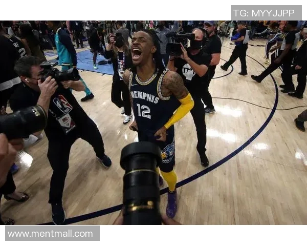 雷霆与爵士激战正酣大比分对决引发球迷热议与期待 雷霆与爵士激战正酣大比分对决引发球迷热议与期待